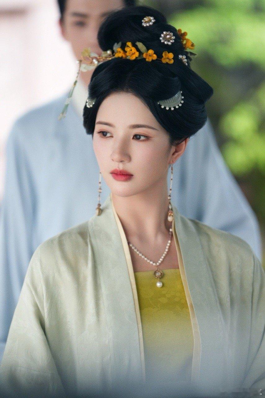 get到刘些宁的古装简直易如反掌，温温婉婉很适合古风的女演员