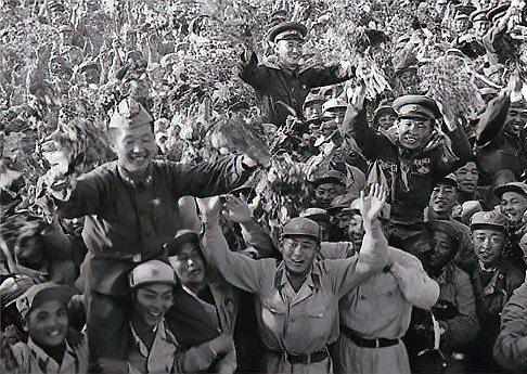 毛主席五次对美划红线：用硬气换百年和平与大国底气最近网上又在热聊毛主席当年