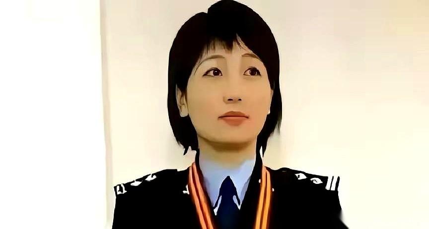 那个亲手把张家叔侄送进大牢关了十几年的“神探”，现在61岁，正舒舒服服地拿着退休