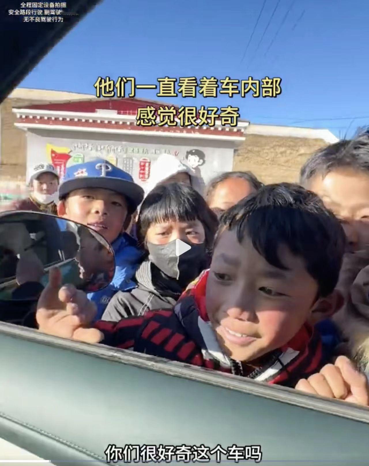 科技不是高高在上，而是服务于人民。看到一位小米YU7车主开车自费给山区孩子送温暖