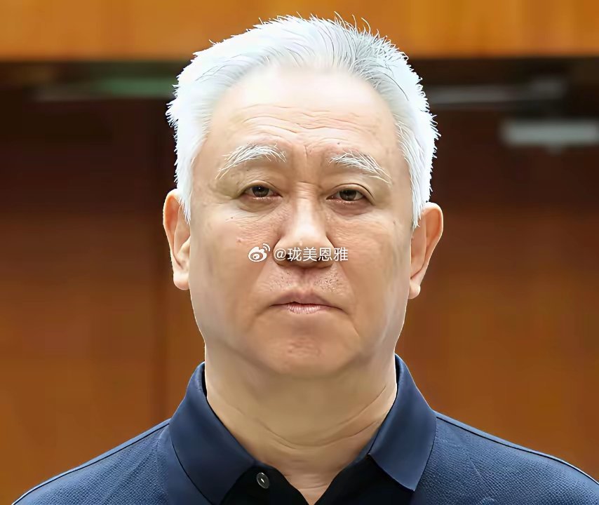 许家印一脸的不服输，可惜没用在正地方​​​