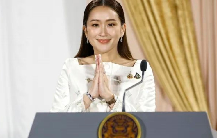 新华社快讯：据泰国媒体报道，泰国宪法法院7月1日宣布，受理有关调查总理佩通坦是否
