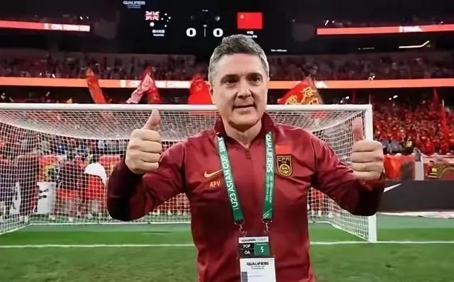 越南队赛前还嘴硬要拿国足“祭旗”，结果90分钟下来被揍得找不着北，3-0的比分把