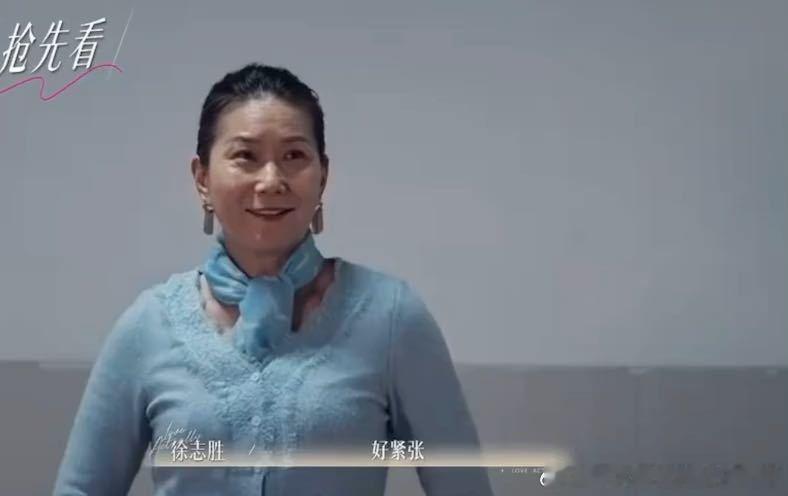 家长这句问完也不补话就微笑看嘉宾——是高段位。给足尊重也留足压力，让你自己选糊弄