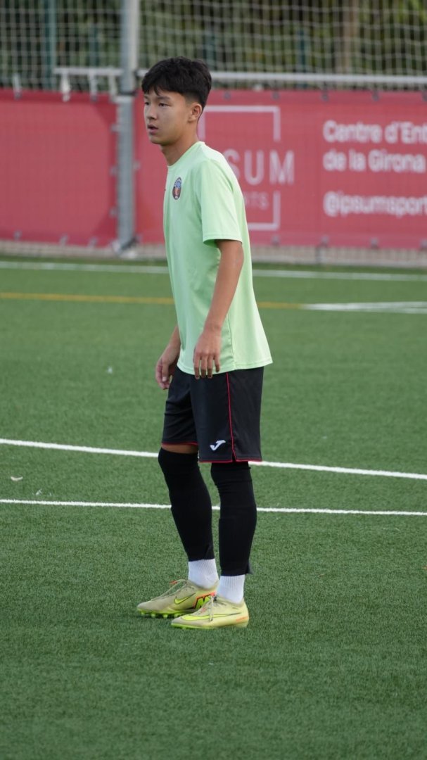 世体：巴塞罗那迎来了一位新星🇰🇿卡里姆·门迪卡诺夫（15岁）与巴塞罗那签约