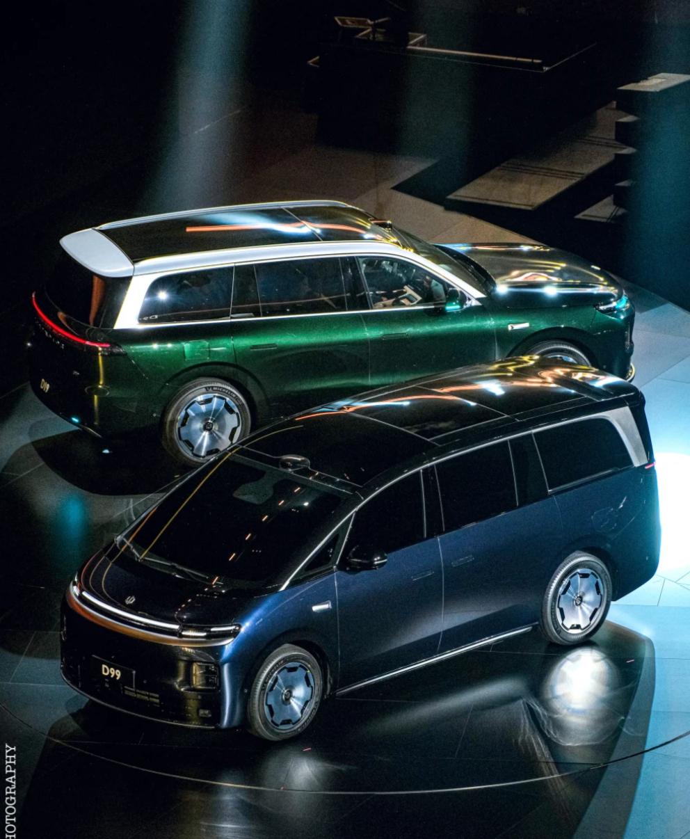 先吐槽一句，零跑D系列发布节奏太慢了，尤其是D19预热这么久了还没有预售价格，多