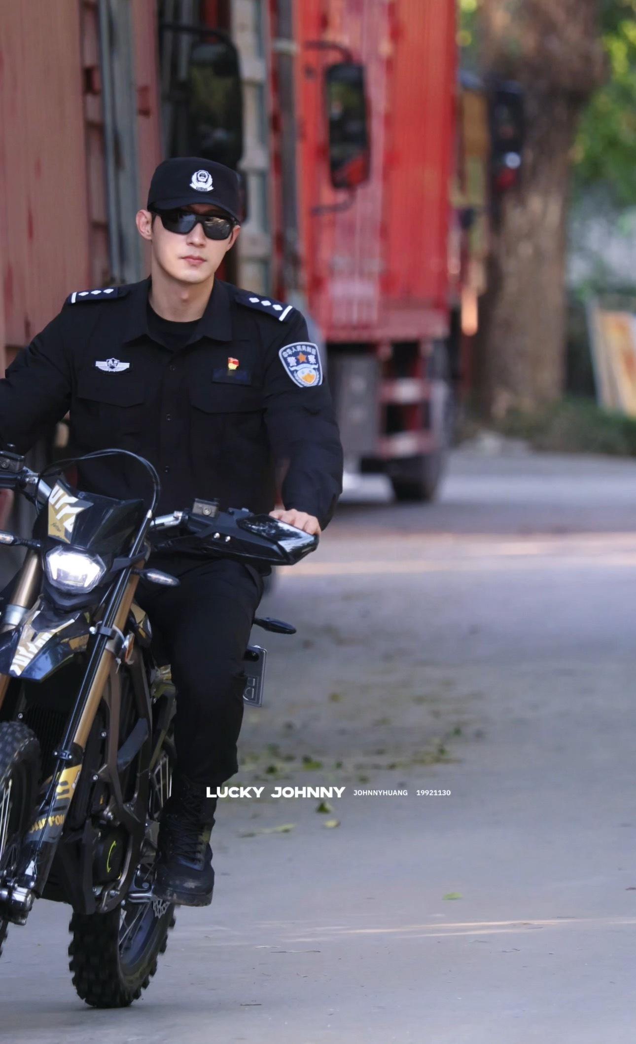 制服变了车也升级了人依旧是那么辣