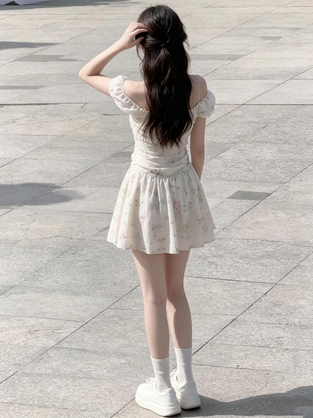 人这一辈子，当一个人历练到不想说话，不愿讨好，不想争辩，不想巴结，不