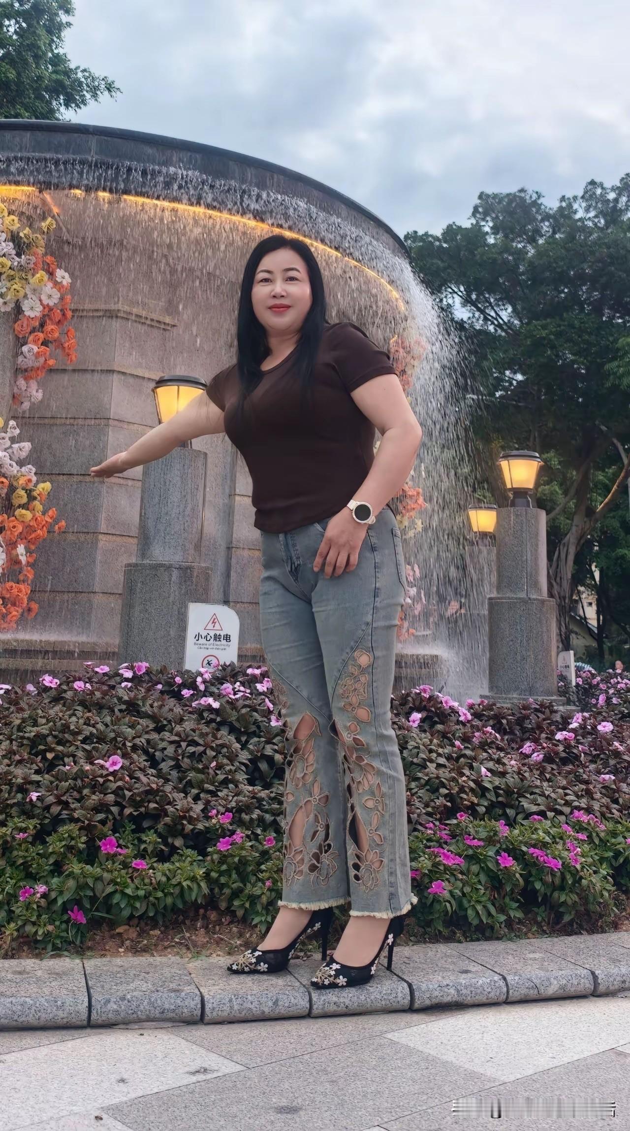 人生就像卫生纸没事尽量少扯按照人生活100岁来算总共就是一百抽抽一张就少