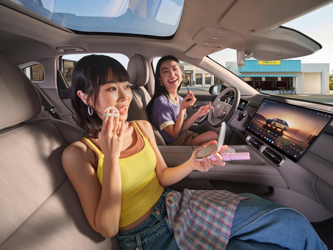 一大堆高端配置集体下放，零跑全新B系列正式上市！ 7月16日，零跑全新B10