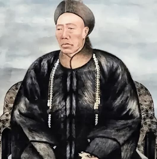 1908年慈禧太后去世，李莲英请求回老家养老。隆裕太后面色不善，心想：“你做了多