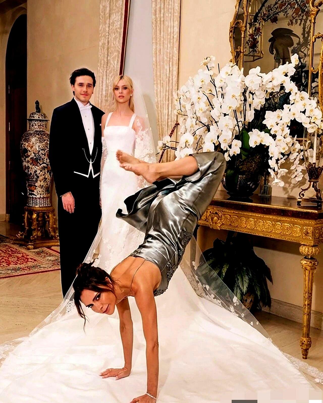 婚礼主角是儿子和儿媳，维多利亚偏要穿一身亮银吊带裙，灯光一打像行走的迪斯科球。镜