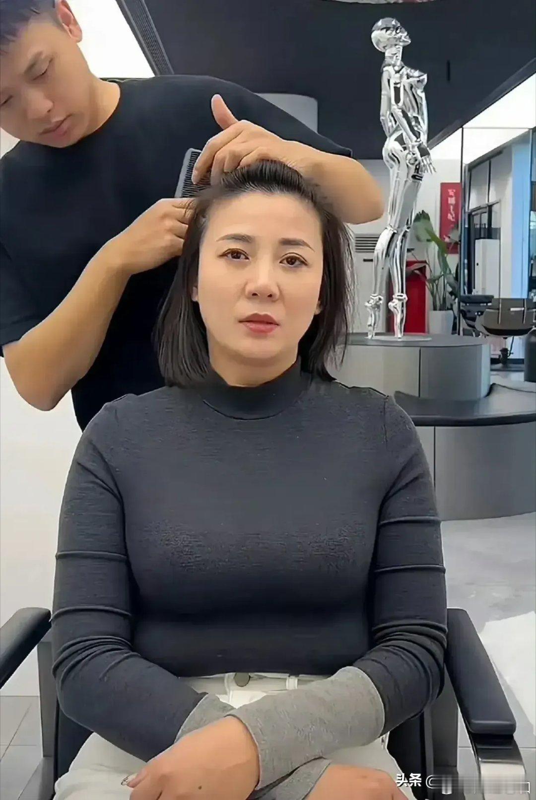 网友:剪发前自信满满，剪发后欲哭无泪……大家帮看看，这是不是掉坑了？​​​