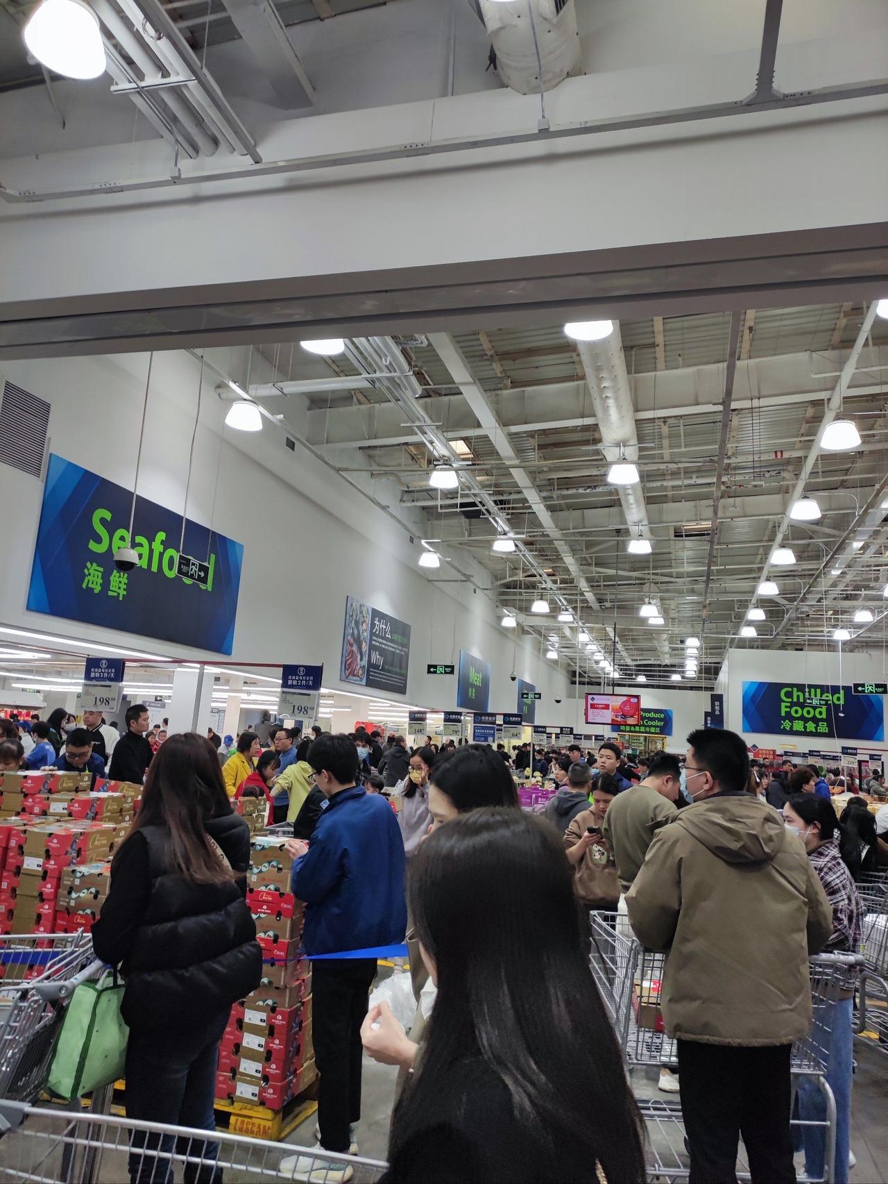 都说现在钱难挣，但在山姆超市，就会明白，挣不到钱的只有自己。家附近开的山姆之