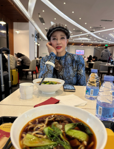 刘奶奶？还是刘姐姐呢？​​​