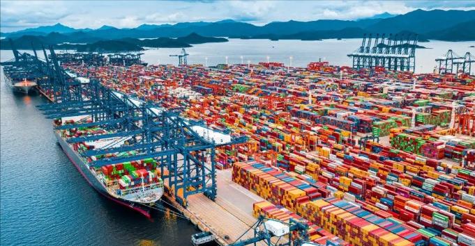 中国贸易顺差都快摸到一万亿美元了，可为啥沿海那些外贸厂子还一批批倒闭？有人说这是