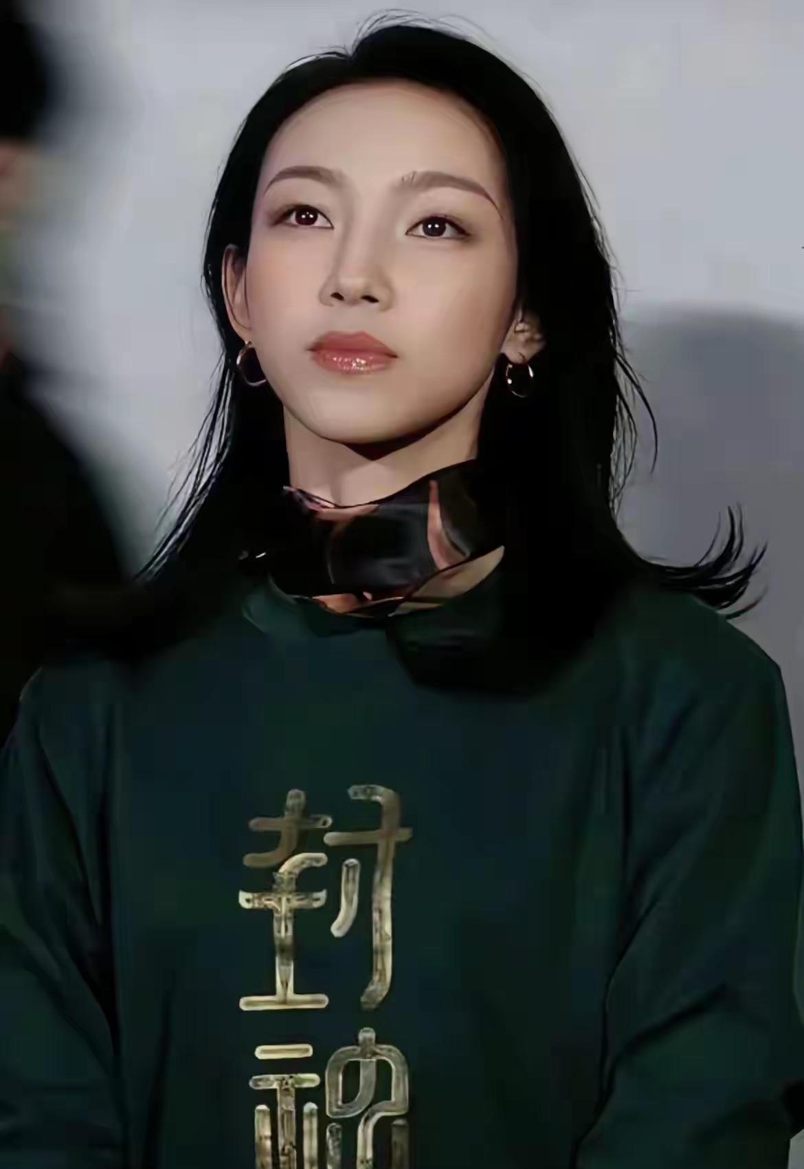 我有句话憋很久了，比起那尔那茜的翻车，最倒霉、最尴尬的不是她本人，而是考研指