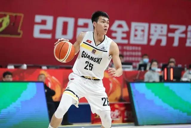 庞峥麟续约合同多少：原合同：2025年8月与江苏签2年A类新秀合同（A2类