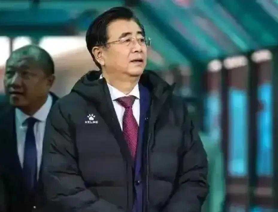 宋凯建议国足新帅必须年轻有为，经验丰富。针对国家足球队主教练的选聘，宋凯