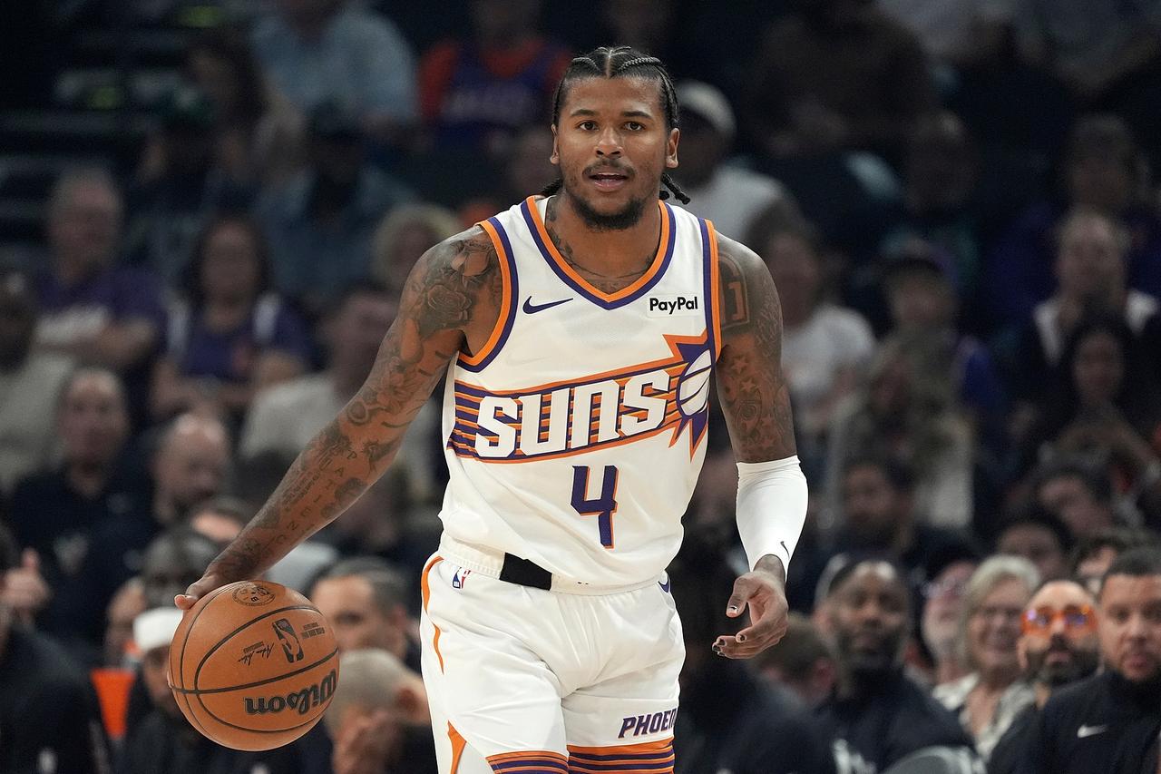 杰伦格林成香饽饽，目前有多支球队询价太阳，希望引进这位超级得分后卫。据菲尼克斯