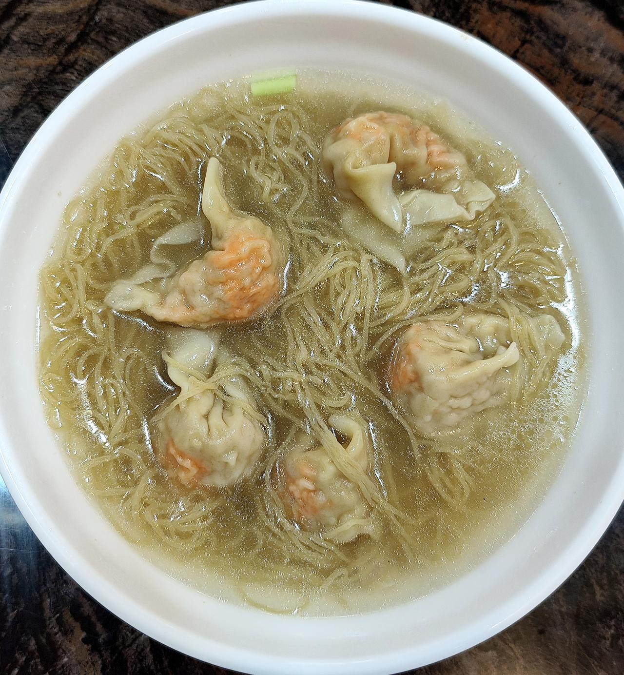 今天探店，黄埔区大沙东新溪那边小食店，在第一面，食云吞面和甜醋猪脚姜鸡蛋，云吞面