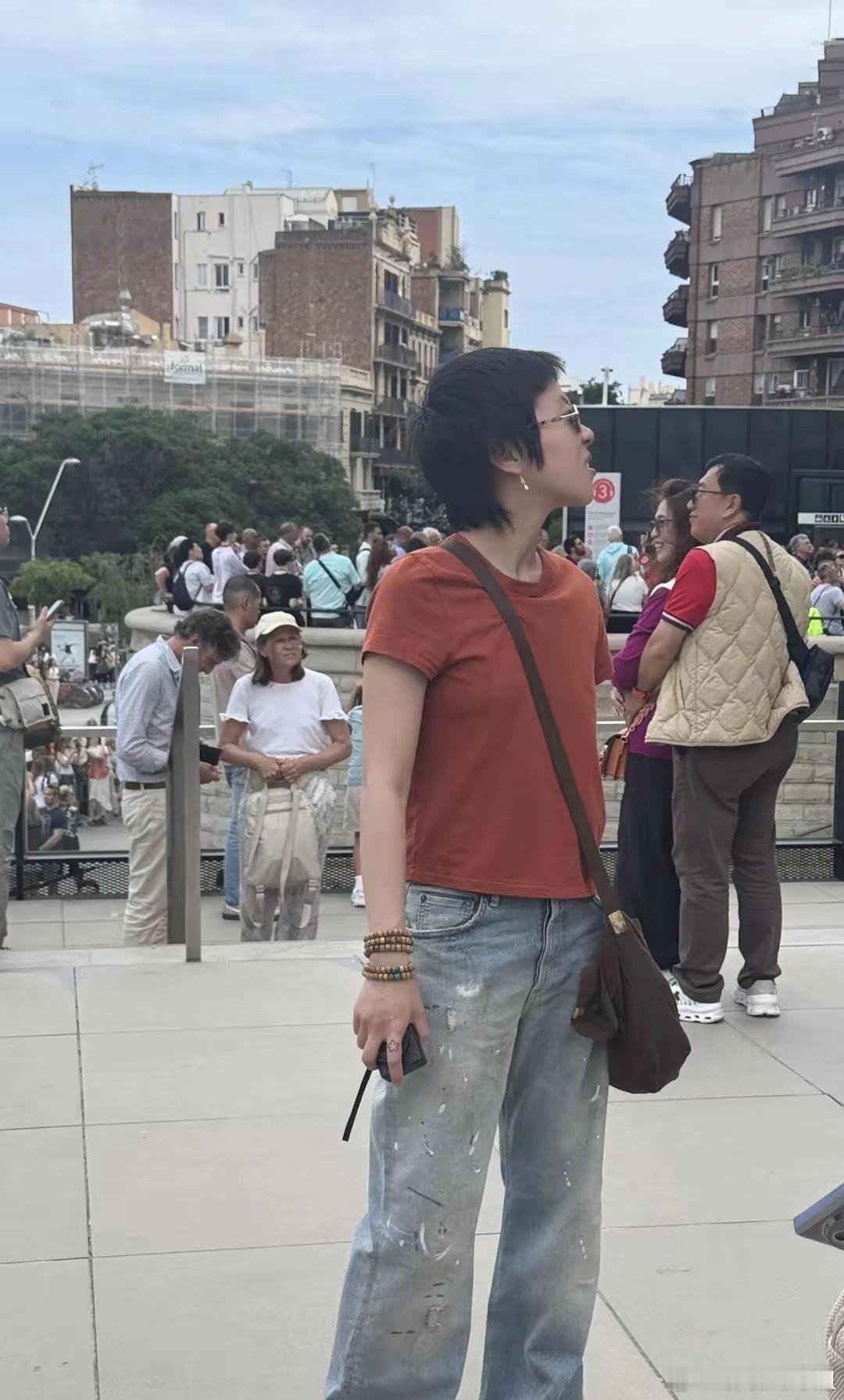 窦靖童这气质还真有王菲当年的范啊？​​​