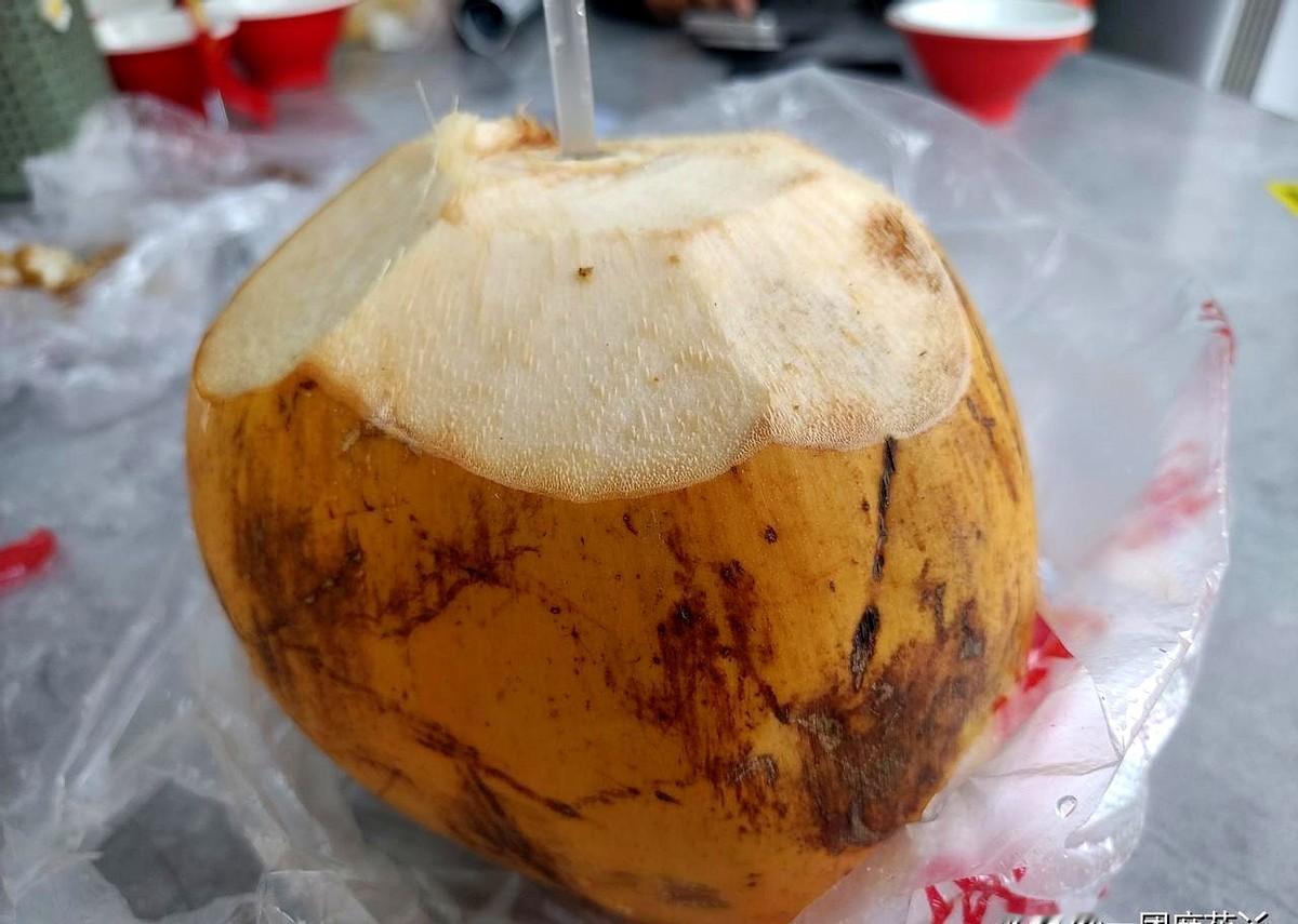 从三角梅科博园，我们驱车前往九所。我娘到了九所，开心得很。九所全是东北人。