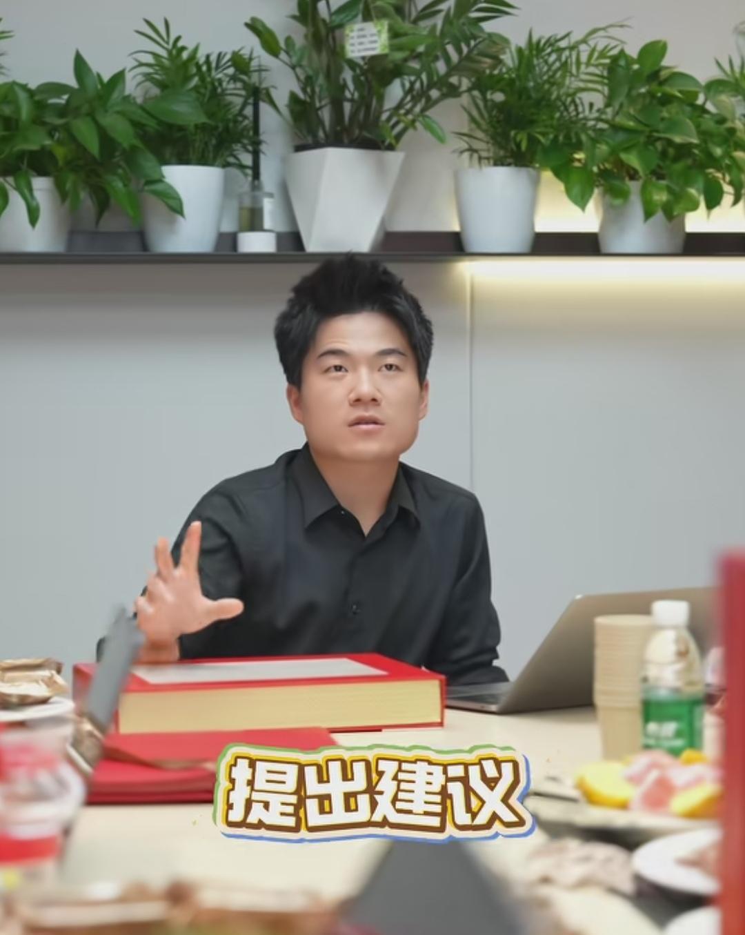 与辉同行定制月饼销售一空，首批大概卖了1700W。有朋友建议，能不能把那十万个挑