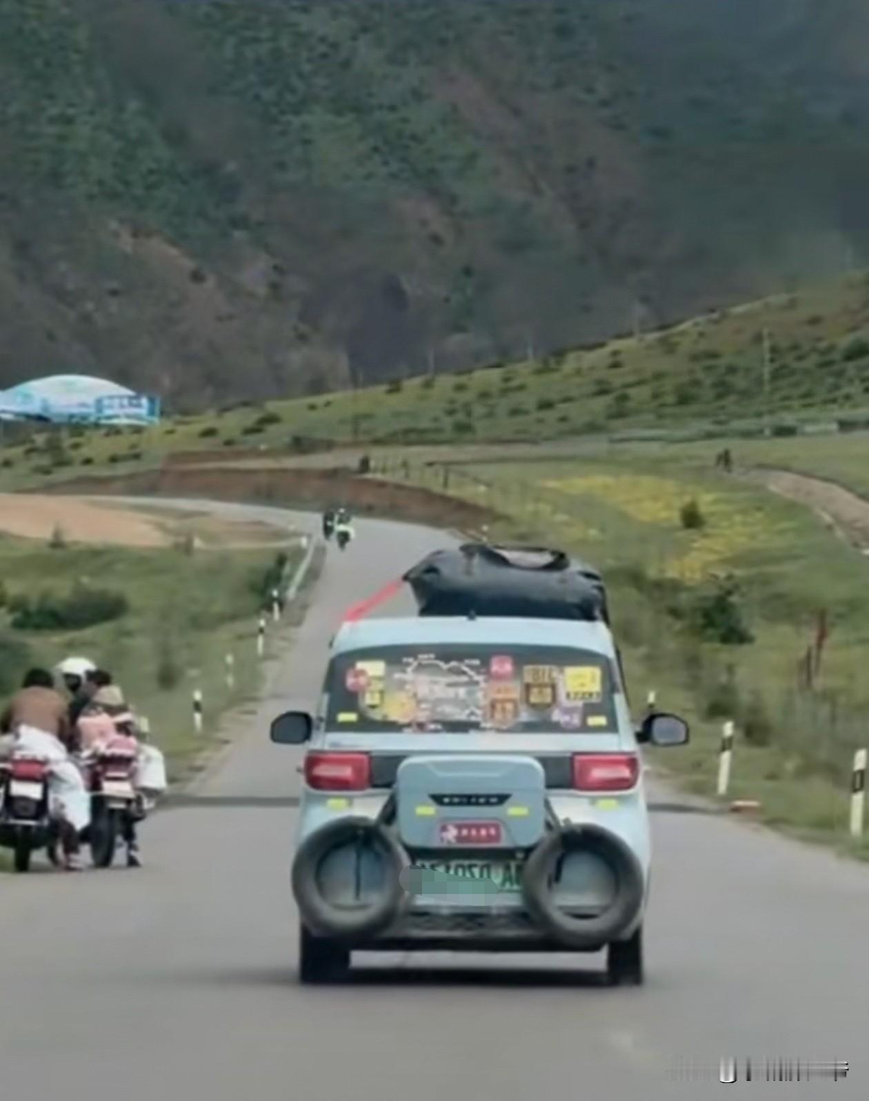 几万块钱的五菱MINI之所以能被称为“神车”，不是因为在崎岖路上跑赢了坦克，三菱