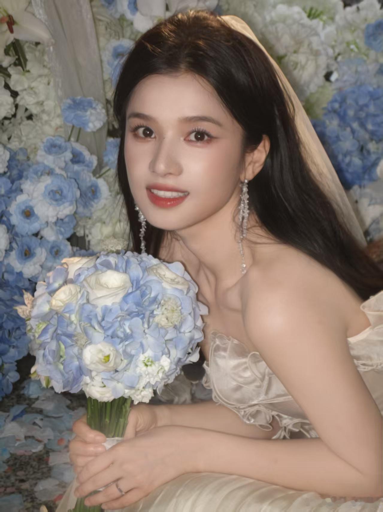 张婧仪黑长直婚纱适配度张婧仪白裙黑发适配度张婧仪，最适合黑长直发型的公主👑