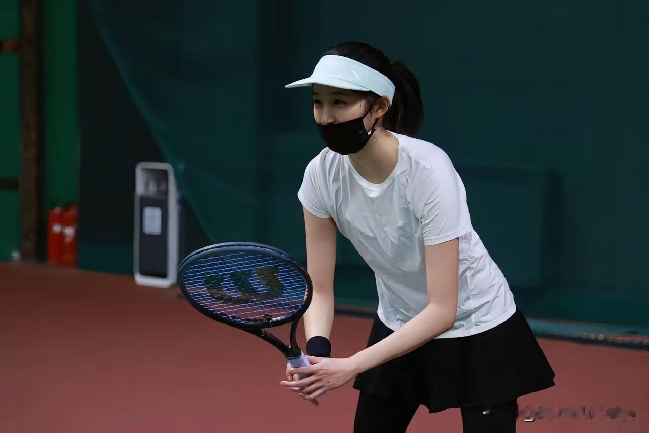 鹿晗真的舍不得，关晓彤这身材真的比T台的模特还要完美，关晓彤出道以来真的是干干净