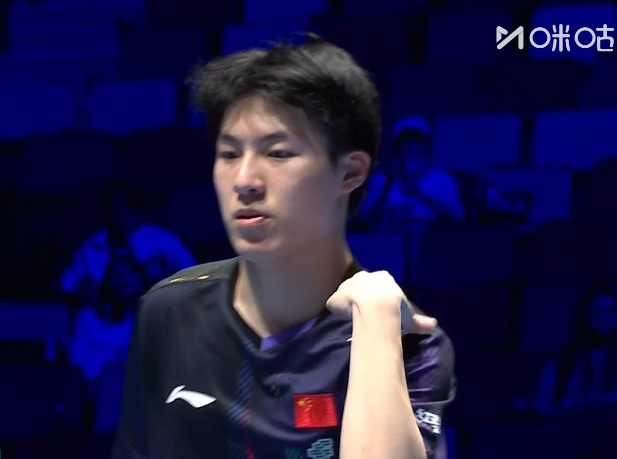 我去！温瑞博被放高球的打乱了节奏！第一局对方选手太怪了，温瑞博直接被打懵