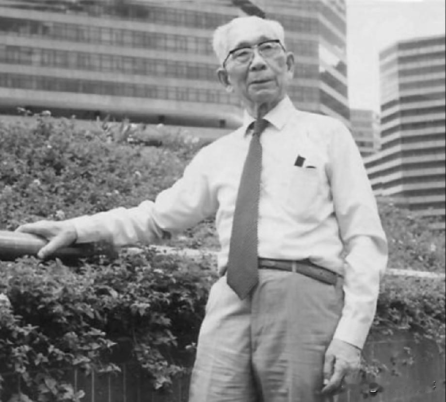 1949年，74军军长邱维达被俘，负责审核战犯名单的钟期光看到他的名字后，笑道：