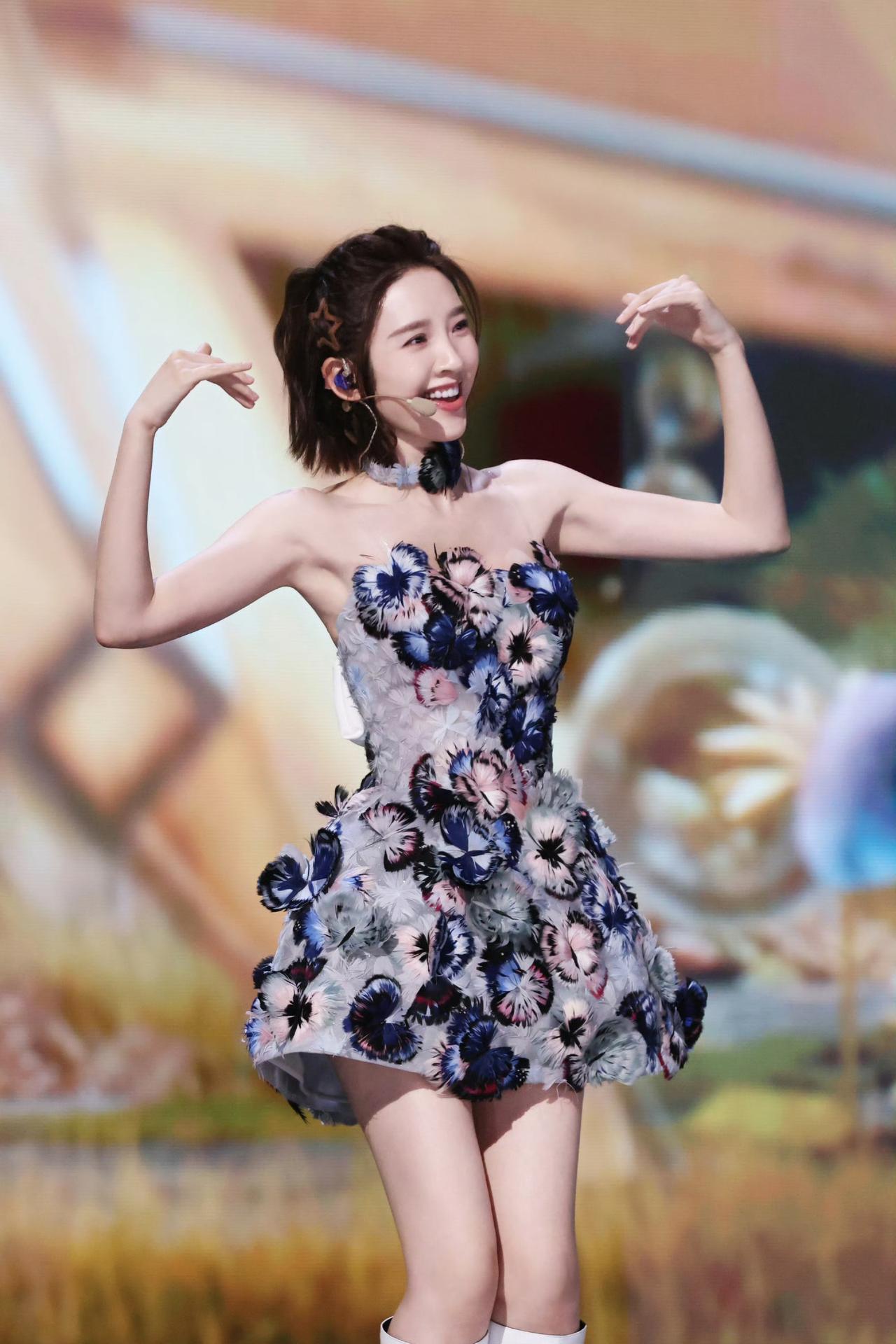 糖糖舞台表现😘唐艺昕