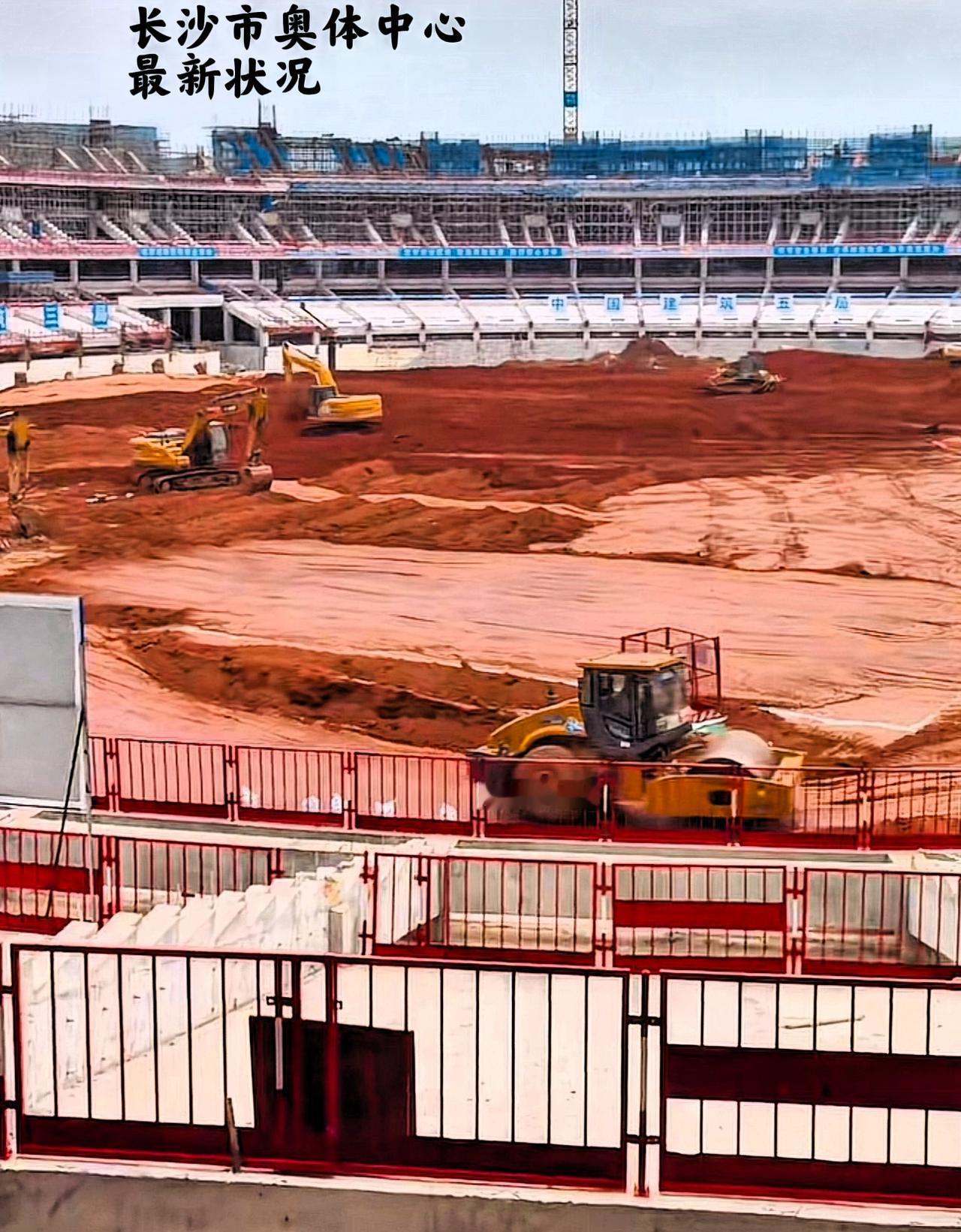 长沙市奥体中心主场地建设的还挺快的嘛！这个奥体中心建筑工程的圆形，还就是当初规划