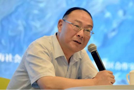 别再抱有“中俄结盟”的幻想了！我非常赞同金灿荣教授的话，他说，俄罗斯不是兄弟，而