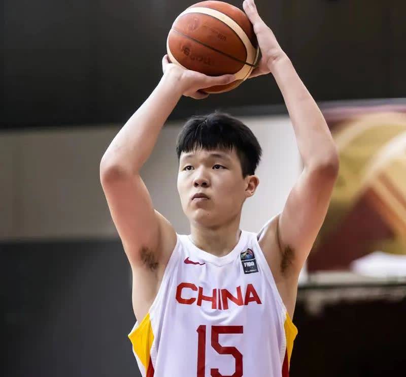 这是未来五年中国男篮的终极阵容了吧？中锋：杨瀚森郇斯楠大前锋：王俊杰
