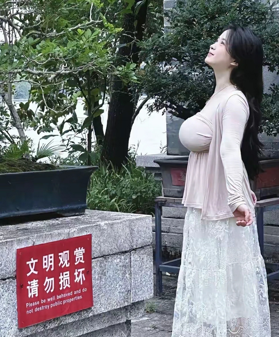 这树只能观赏，可以抚摸吗？