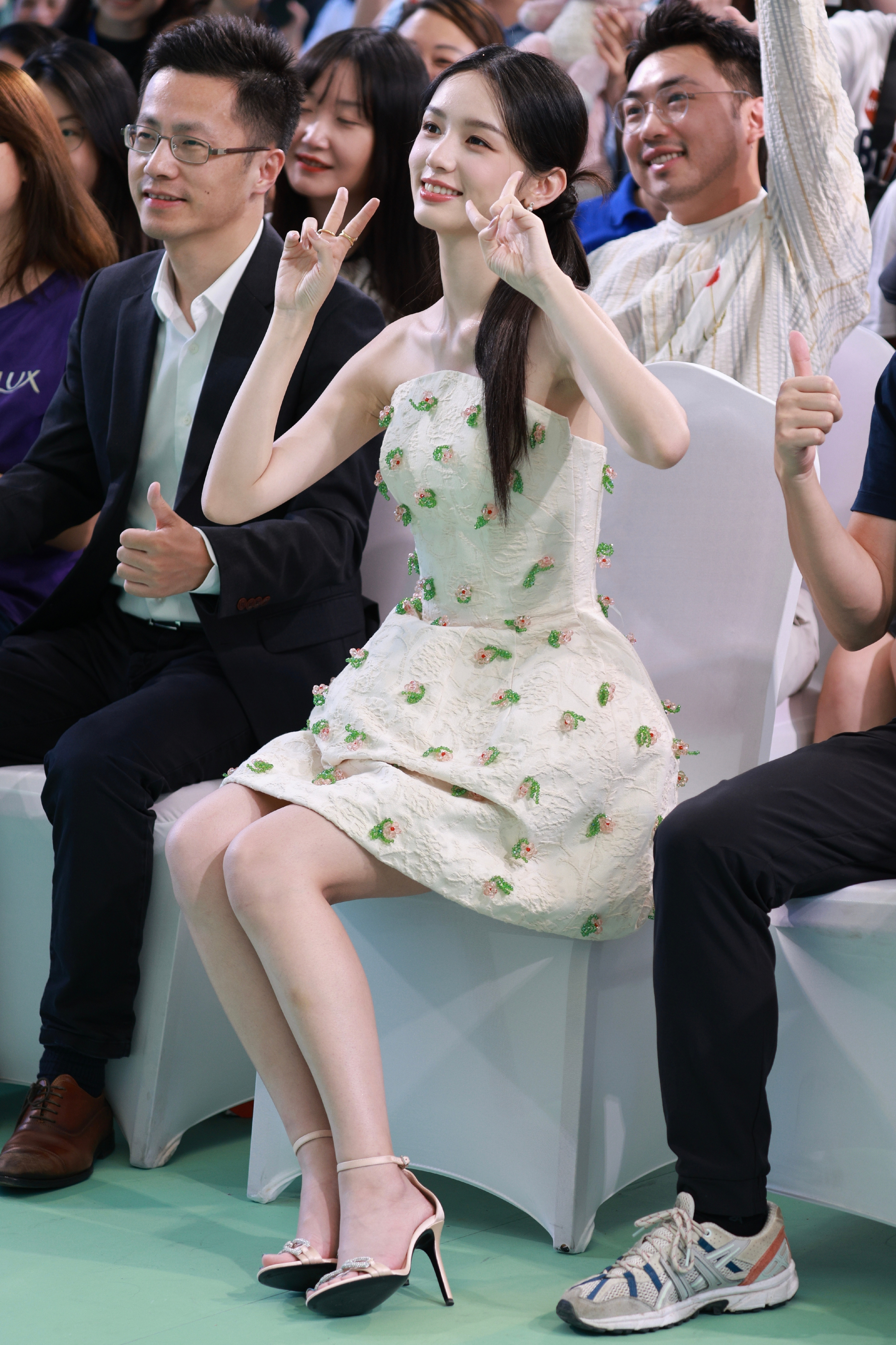 周也好标致的东方美人周也内娱满分女💯