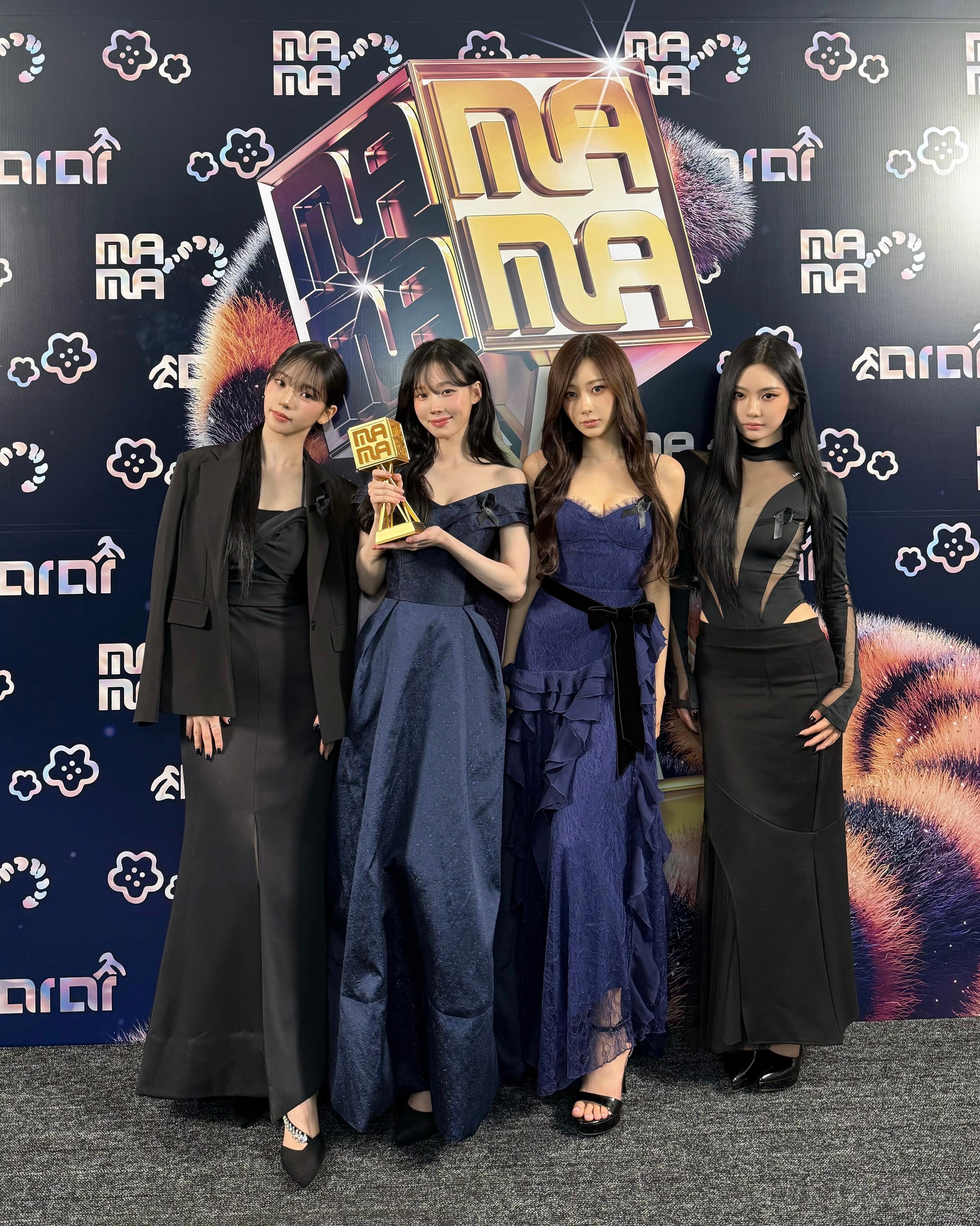 aespaMAMA获奖时屏幕打错紧急修正有个馒化了