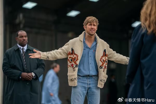 瑞恩·高斯林在《挽救计划》中的这件狐狸毛衣也是有故事的瑞恩·高斯林在伦敦拍摄《拯