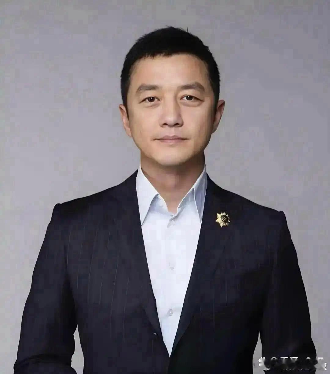 不查不知道，一查惊掉下巴，李亚鹏这几年赚了好几亿，早够还债了。想不到的是，他结清丽江几干万外债后，剩