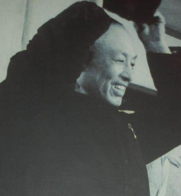 1975年，蹲了25年大牢的周养浩终于重见天日。国家给了特赦人员极大的自由，去哪