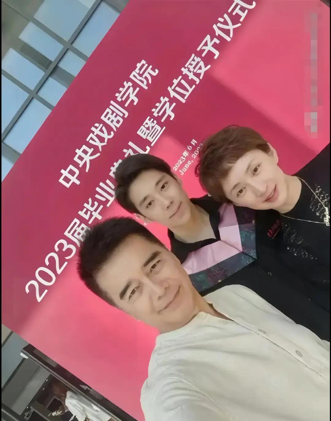 这事挺有意思。许亚军家大儿子，才九岁，听说继母怀了弟弟，立马改口叫“澍妈妈”，还