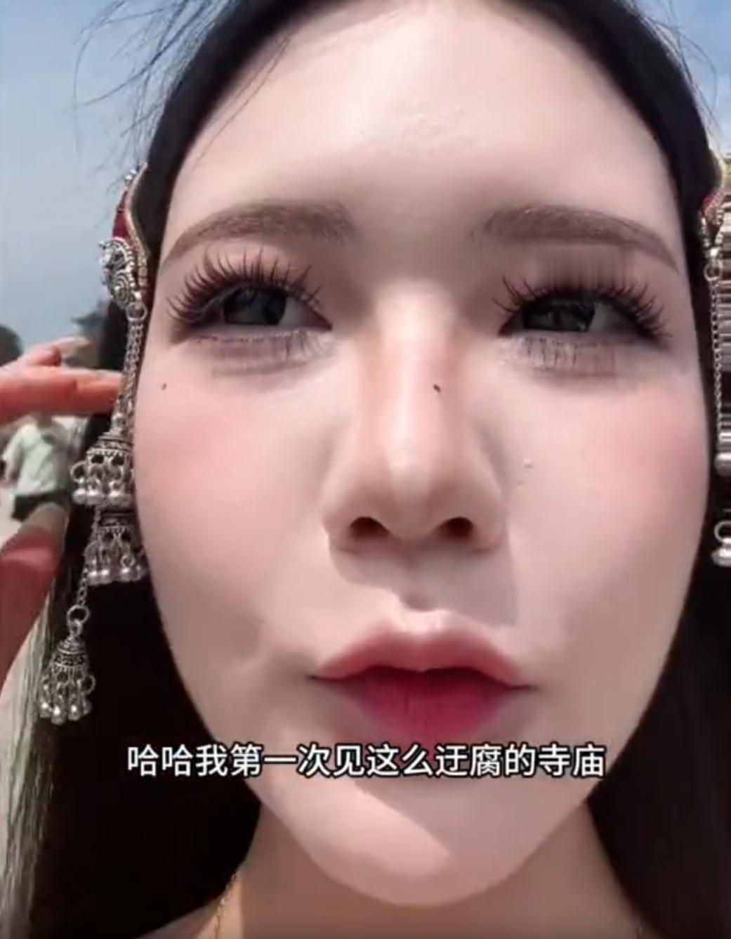 “我第一次见这么迂腐的寺院！”江苏徐州，一女子穿抹胸打算进寺院玩，刚到山门就被工
