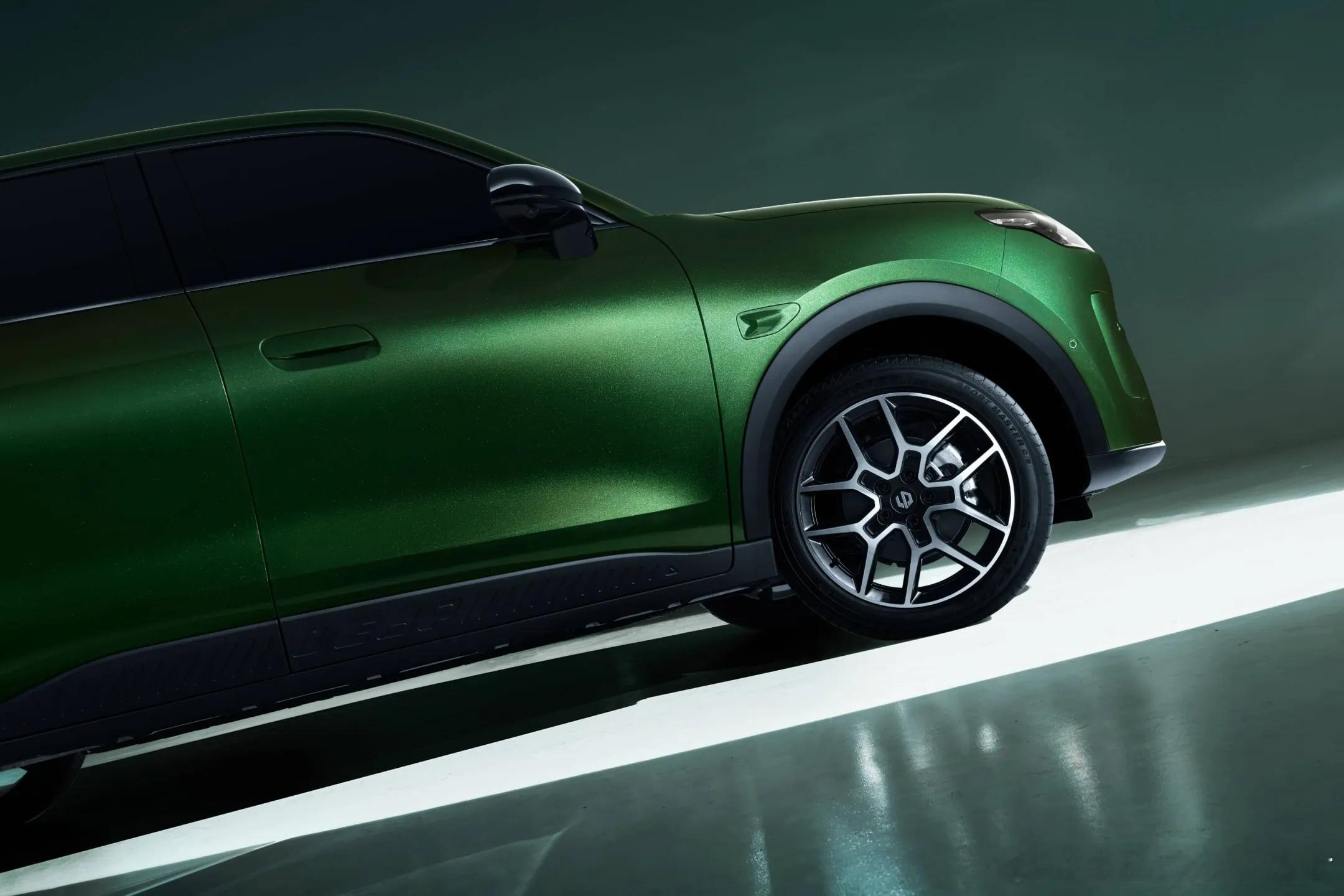 A10的这个海苔绿实在是太赞了！这个海苔绿是六款颜色中最有个性的选择，深邃又不张