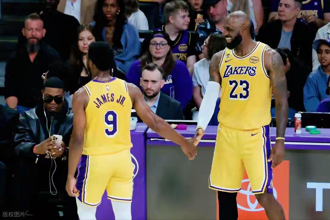 詹姆斯最让人佩服的一点是什么?讲实话，詹姆斯整个职业生涯是有很多亮点的：1.天