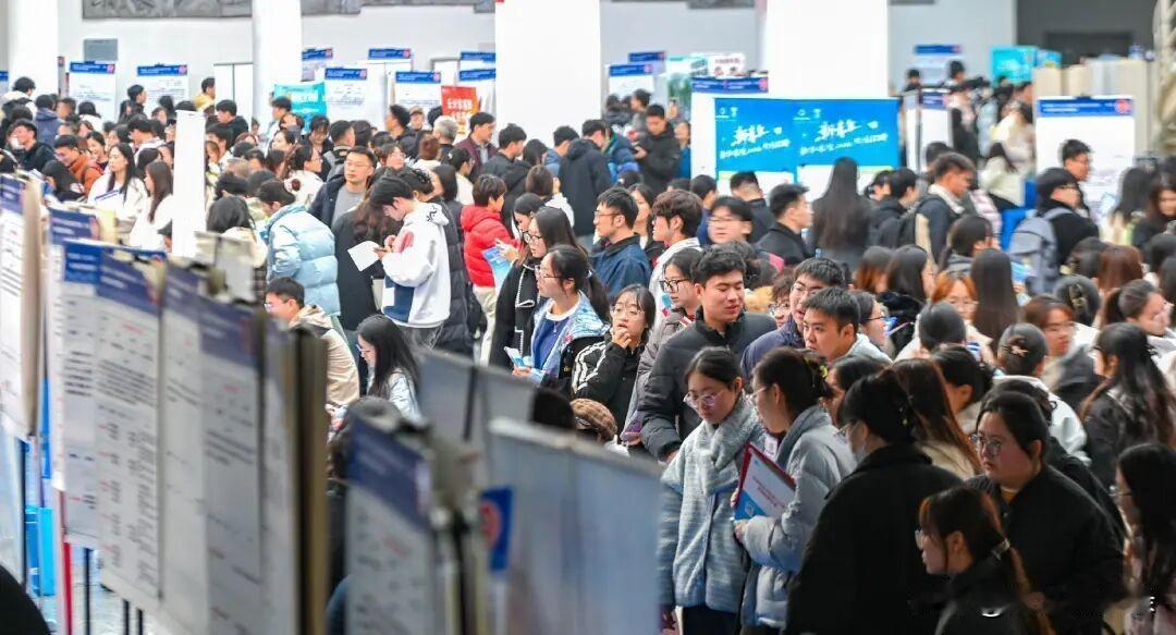 好工作更难找了，岗位没有消失。现在真是怪了，岗位没消失，好工作却越来越难找。从宏