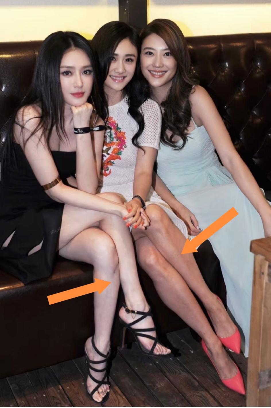 美女同框合照，谁更亮眼真的一眼就能分清。翻看这张三美旧合影，最出众、肤色最白皙的
