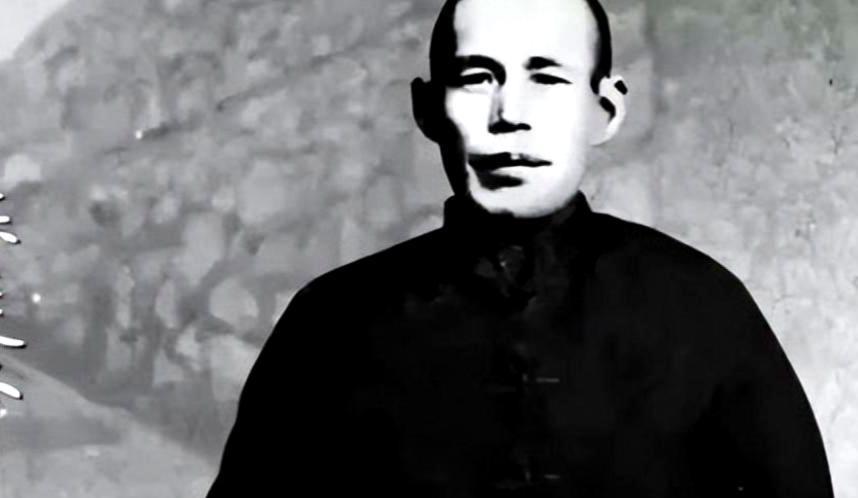 1934年，三千红军将士陷入十倍敌军的重重包围，战士们咬破手指写下血书，誓与阵地